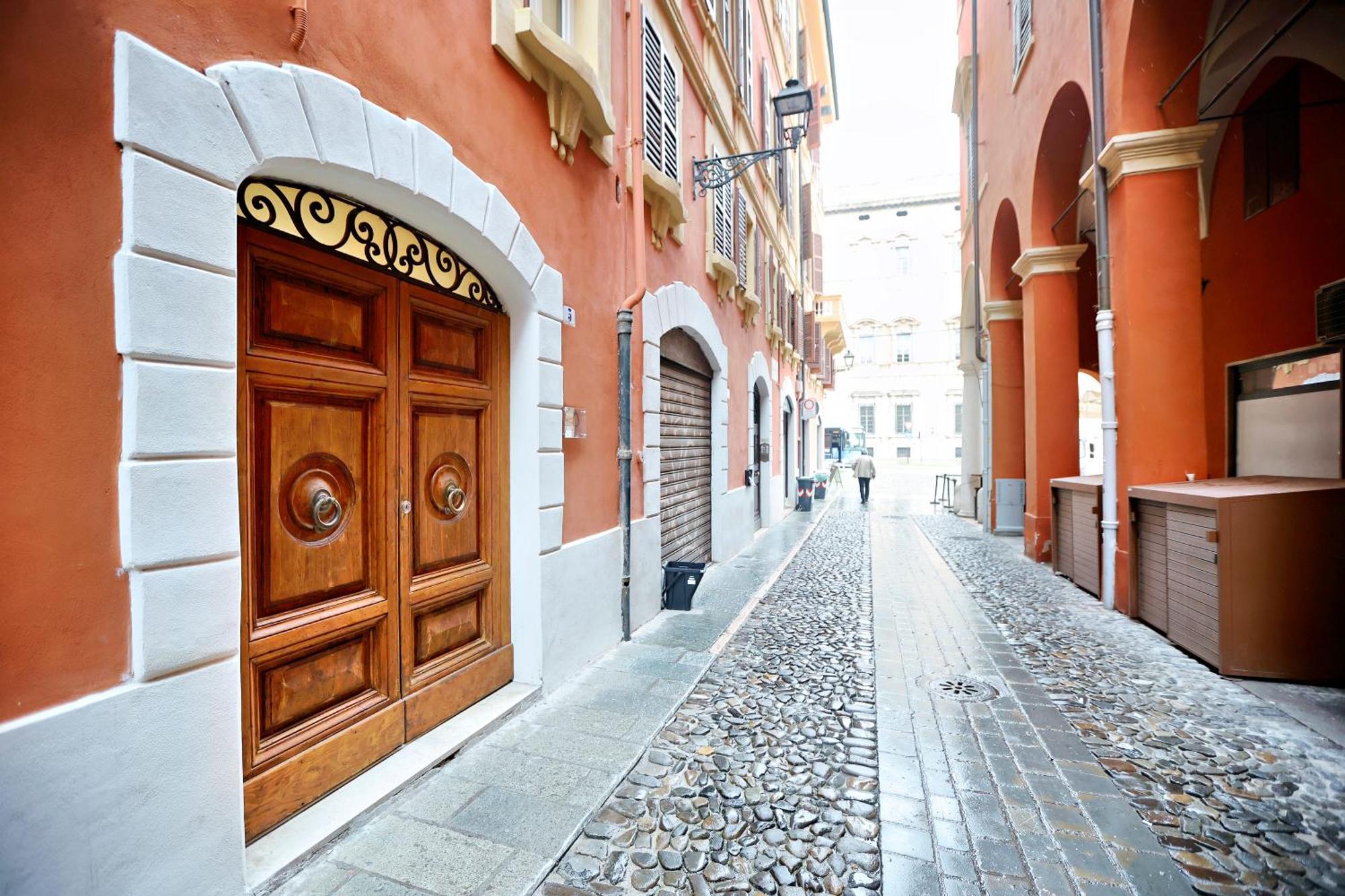 Loggia Dei Lovoleti Suite Modena Exterior foto